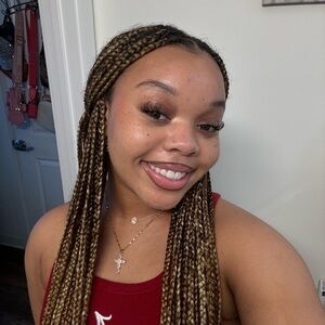 Meet your Posher, Maya